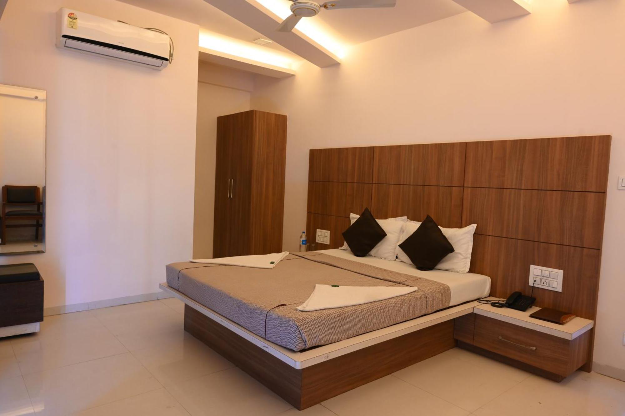 Hotel Ramkrishna Inn كولهابور المظهر الخارجي الصورة