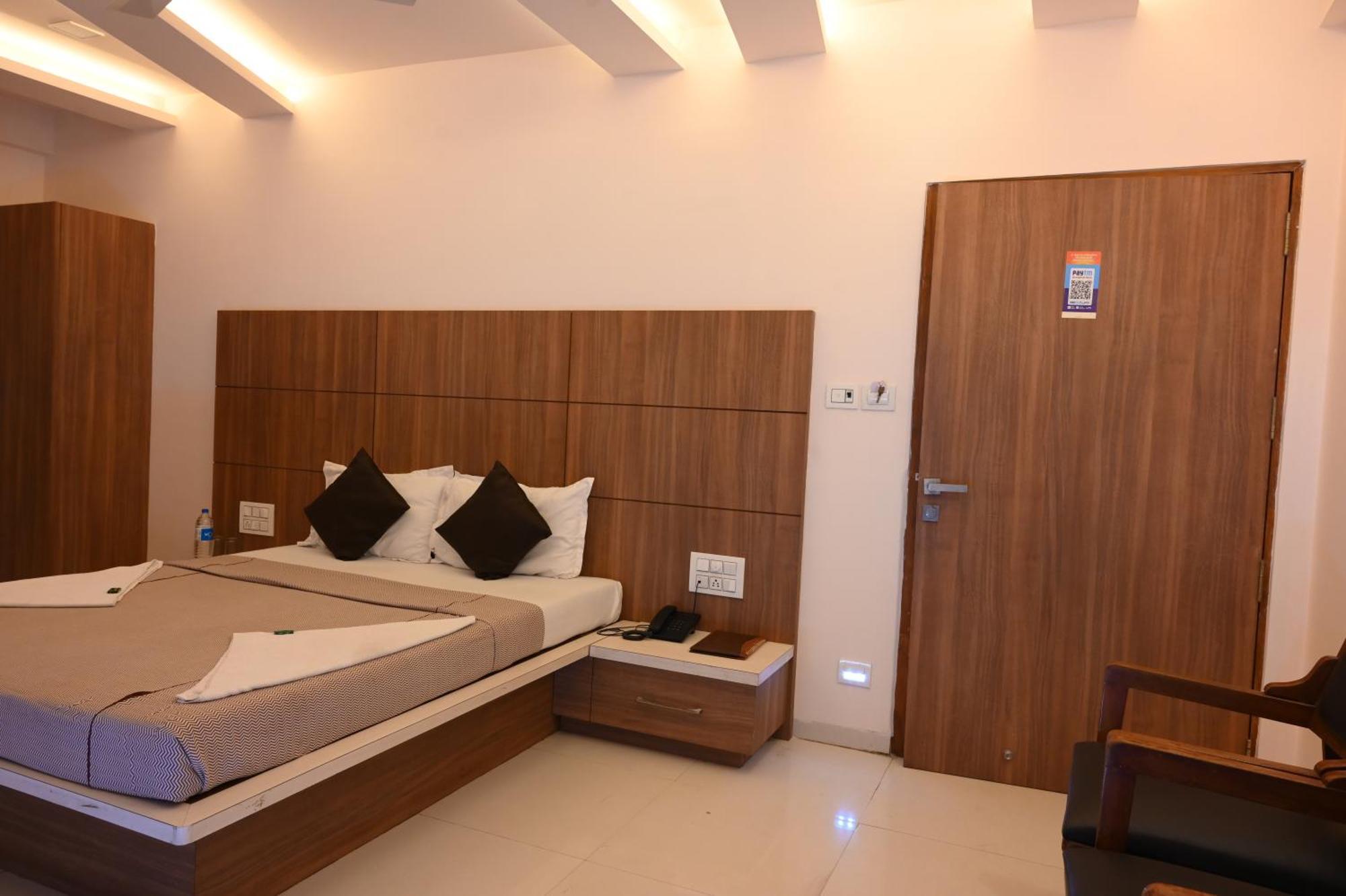 Hotel Ramkrishna Inn كولهابور المظهر الخارجي الصورة