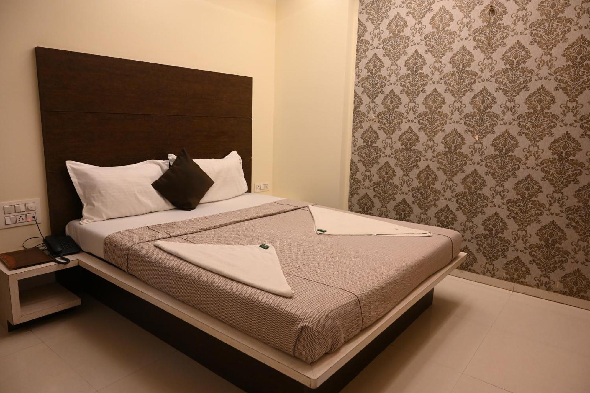 Hotel Ramkrishna Inn كولهابور المظهر الخارجي الصورة